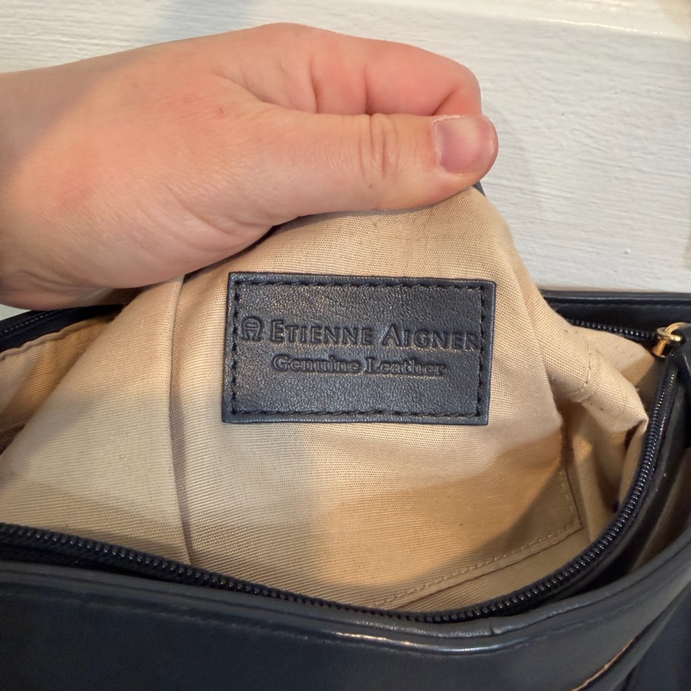 Elegant Navy Leather Shoulder Bag - Picture 5 of 15